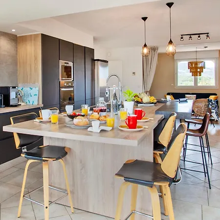 Jasmin 3 Avec Grande Terrasse 6 à 8 Personnes * Calvi (Corsica)