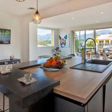 Jasmin 3 Avec Grande Terrasse 6 à 8 Personnes * Calvi (Corsica)