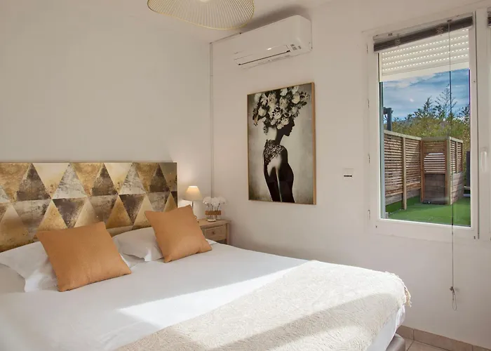 Jasmin 3 Avec Grande Terrasse 6 à 8 Personnes * Calvi (Corsica)