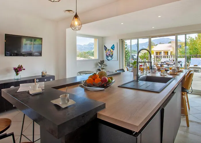 Jasmin 3 Avec Grande Terrasse 6 à 8 Personnes * Calvi (Corsica)